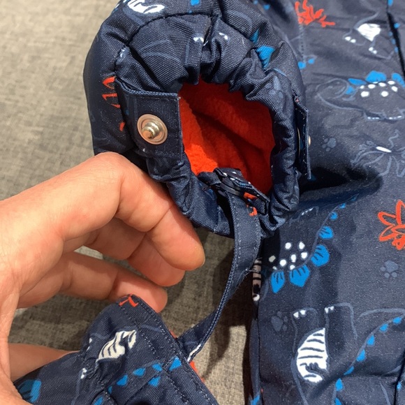 Oshkosh one piece snow suit 12 mo - Picture 5 of 11